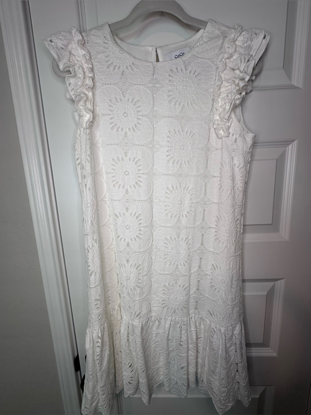 Women’s white lace short dress